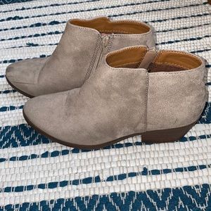 Light brown/tan ankle boots